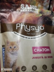 Promo Friskies Croquettes Pour Chats chez Carrefour